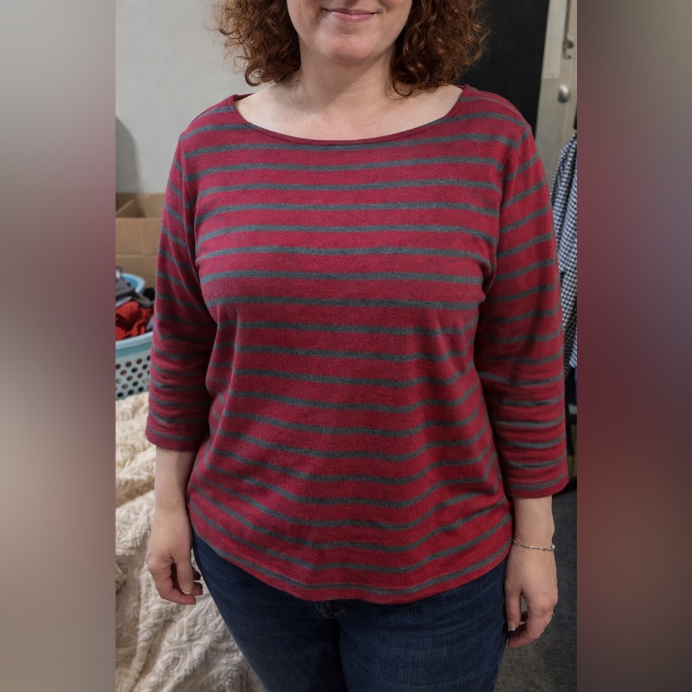 Unbranded Red & Gray Striped 3/4 Sleeve Boat Neck Top – Size PM